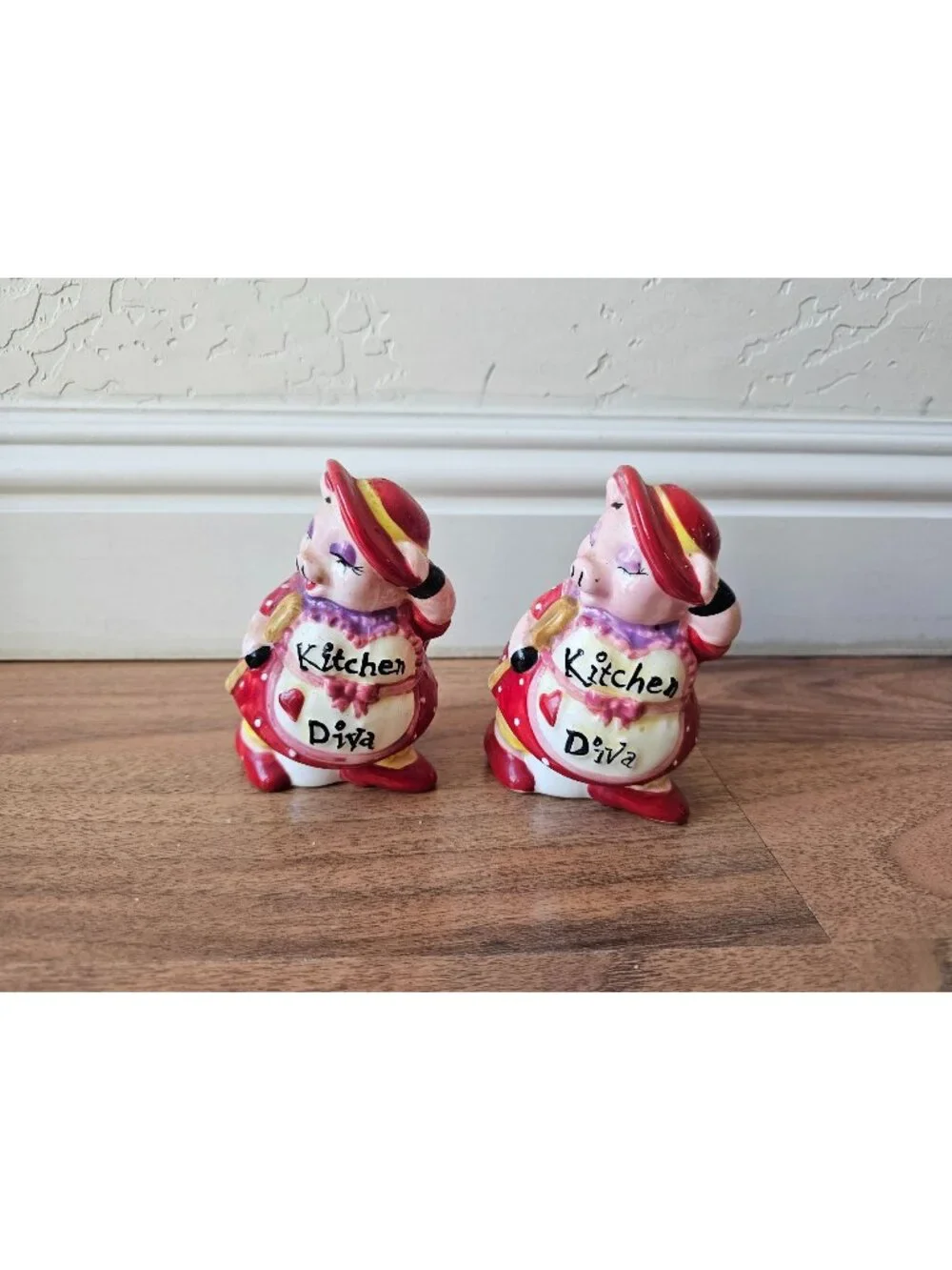 Kitchen Diva Pig Ceramic Salt & Pepper Shaker Shakers Set